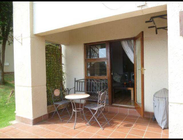 2 BEDROOM APARTMENT FOR SALE IN CONSTANTIA KLOOF